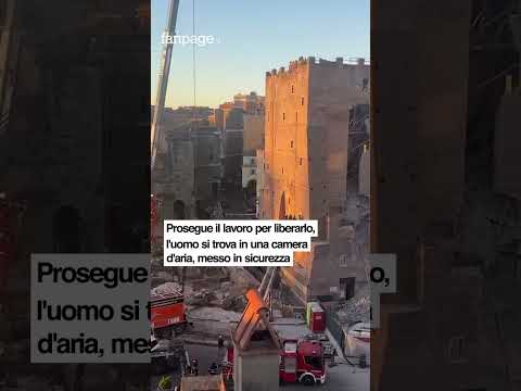 Crollo Fori imperiali, soccorritori riescono a parlare con operaio sotto macerie