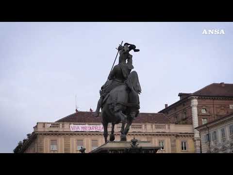 “Viva Mattarella”, torna a Torino striscione in piazza San Carlo