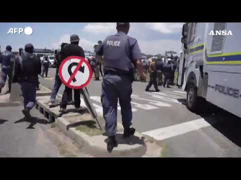 G20 a Johannesburg, manifestanti respinti dalla polizia