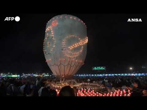 I cieli del Myanmar si illuminano per la fine della stagione delle piogge