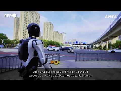 Cina, robot umanoide nel Guinness dei primati: ha camminato tre giorni senza sosta