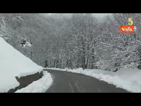 Mezzi di Anas a lavoro sulle strade calabresi per rimuovere neve e ghiaccio