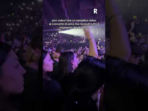 Spray al peperoncino al concerto di Anna Pepe