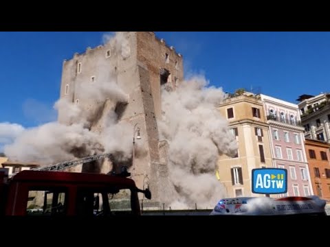 Il momento del secondo crollo della torre dei Conti ai Fori Imperiali: il video