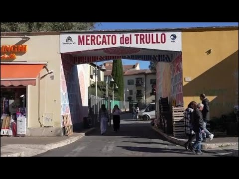 Mercato del Trullo, così i banchi inattivi diventano atelier d’arte aperti alla comunità Video