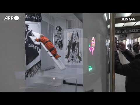 Svizzera, polemica per un’installazione con Trump “crocifisso”