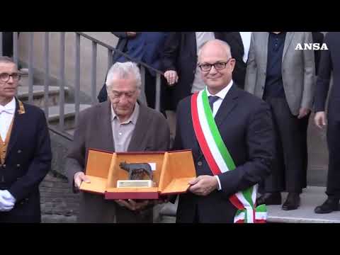 Roma, Robert De Niro riceve la Lupa capitolina in Campidoglio
