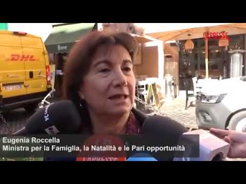 Violenza digitale, a Roma giornaliste in piazza con lo slogan «Non con la mia faccia»