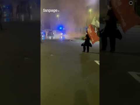 Tensione in pieno centro a Cagliari durante il corteo antifascista