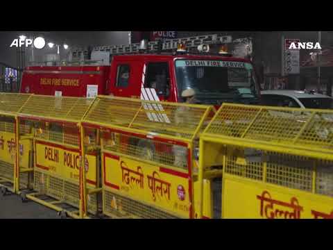 Nuova Delhi, auto-bomba vicino al Forte Rosso: 8 morti e 20 feriti