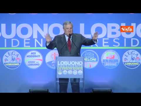 Lapsus di Tajani al comizio a Bari: «Avremmo riempito lo stadio San Paolo. Ah, giusto… San Nicola»