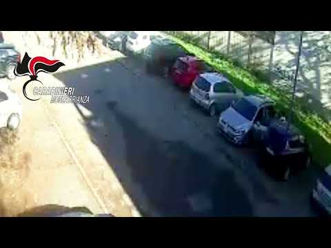 Seregno, getta benzina negli occhi alla ex e cerca di darle fuoco: lei si chiude in auto