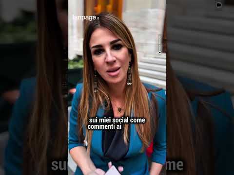“Vai a cucinare e poi a…”: la sottosegretaria Siracusano legge gli insulti sessisti ricevuti sui soc
