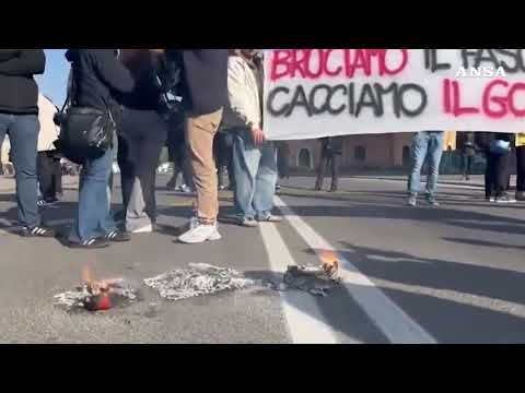 Corteo verso l’Anci a Bologna, tafferugli e cariche