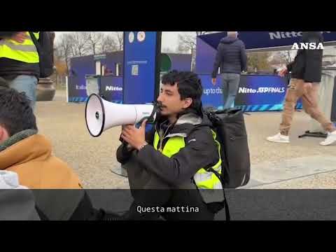 Fridays for Future, manifestanti alle Finals: “Sinner, speak about climate!”
