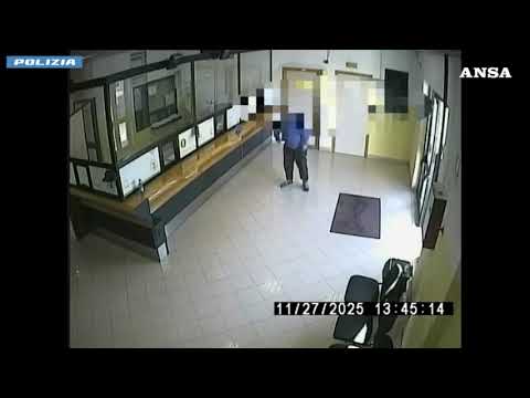 Gioia Tauro, appicca incendi in un cantiere e al Comune: arrestato