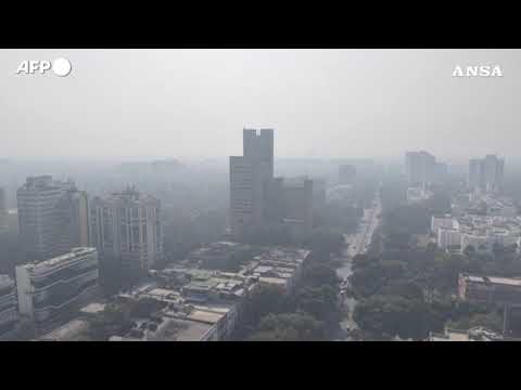 New Delhi, la grande metropoli indiana avvolta dallo smog