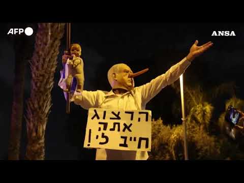 Centinaia d’israeliani protestano contro la richiesta di grazia di Netanyahu