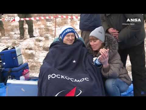 La navicella spaziale Soyuz atterra in Kazakistan dopo la missione spaziale