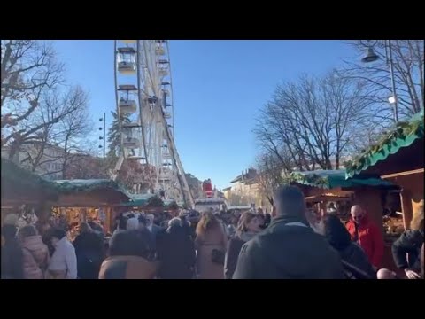 Bergamo, folla in centro per l’Immacolata tra ruota panoramica e mercatini