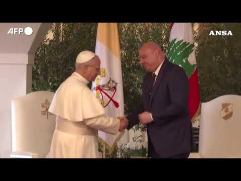 Papa Leone lascia il Libano dopo la messa a Beirut