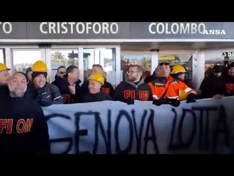Ex Ilva, il corteo arriva all’aeroporto di Genova: occupata l’area partenze