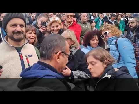 “Tutti cantano Sanremo”, Carlo Conti in piazza di Spagna per lo spot