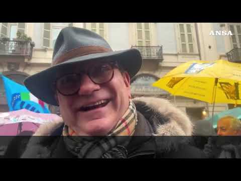 Torino, manifestazione per la liberta’ in Iran: “Ne’ mullah, ne’ lo scia’”