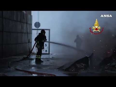 Firenze, incendio in un impianto per i rifiuti: nessun ferito