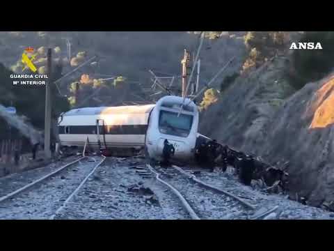 Spagna, tra le ipotesi del disastro un giunto saltato tra i binari