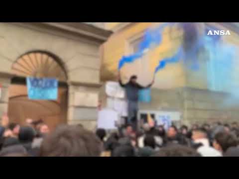 Ragazzo ucciso a La Spezia, momenti di tensione all’ingresso dell’istituto di Abu