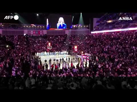 “Lasciate in pace la Groenlandia!”, il grido a Londra durante l’inno Usa