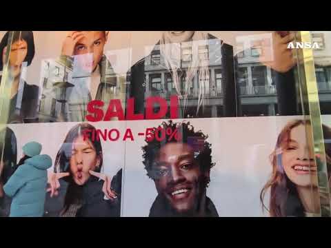 Torino, al via i saldi: abbigliamento e calzature i piu’ gettonati