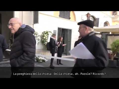 Valentino, preghiera con l’arcivescovo Sangalli alla camera ardente