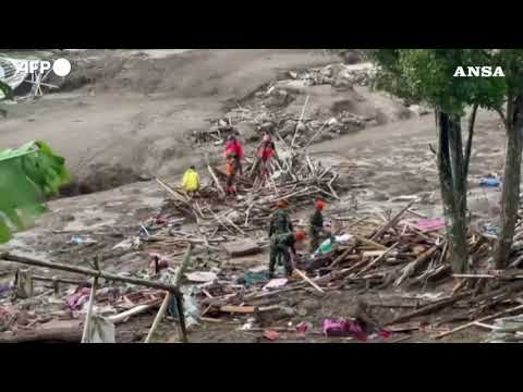 Frana in Indonesia, almeno otto morti e ottanta dispersi