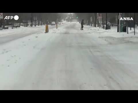 Usa, una tempesta invernale ricopre Washington di neve