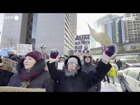 “Ice out of Minnesota”, manifestanti in marcia a Minneapolis