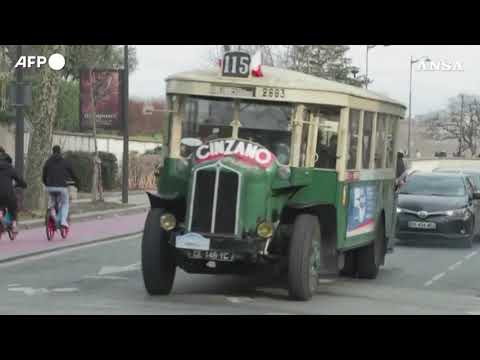 Parigi “invasa” da auto d’epoca (e non solo): ecco la 26esima Traversee de Paris