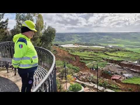 Si allarga il fronte della frana a Niscemi, trasferite 300 famiglie