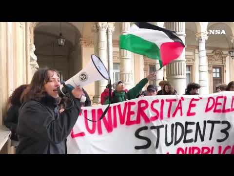 Torino, collettivi universitari in presidio: “La rettrice si confronti con noi”