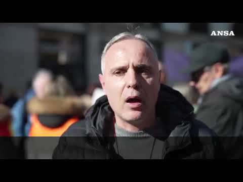 Roma, caregiver in piazza contro il ddl Locatelli: “Un’elemosina”