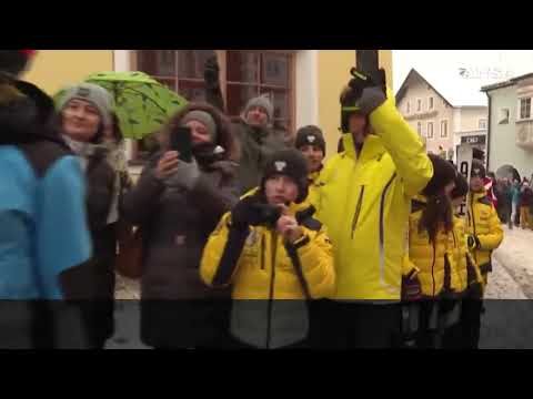 Milano Cortina, la fiaccola olimpica saluta la Val Gardena