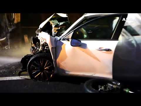 Frontale tra due auto a Roma, tre morti e un ferito grave