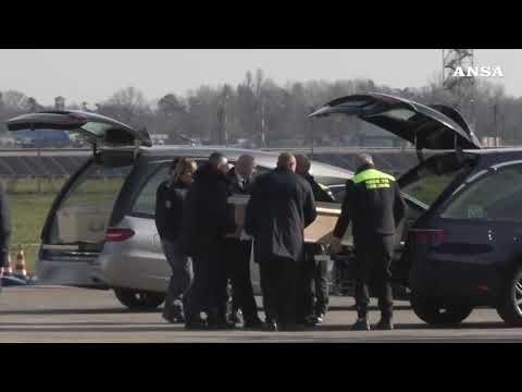 Milano, atterrato a Linate l’aereo di Stato con le vittime di Crans-Montana