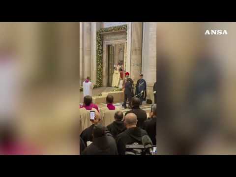 San Pietro, papa Leone chiude la porta santa: termina il Giubileo