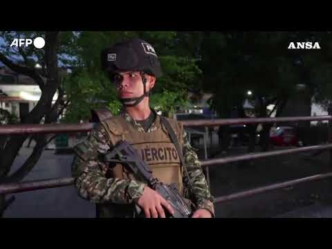 Soldati colombiani pattugliano il confine con il Venezuela