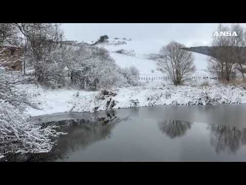 Ghiaccio e neve, lo spettacolo dell’inverno nell’oasi di Colfiorito