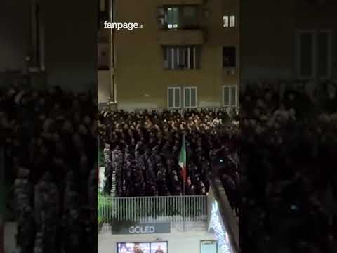 Acca Larentia, centinaia di militanti di estrema destra e CasaPound per il “presente” e saluto roman