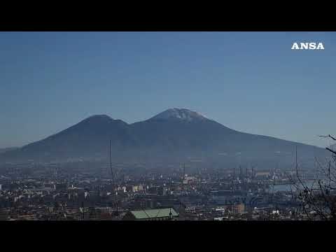 Prima neve dell’anno sul Vesuvio