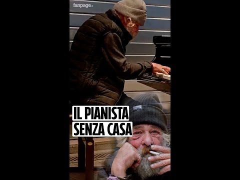 Il video di Andreas, un senzatetto, mentre suona il pianoforte all’interno di un mercato a Roma è di